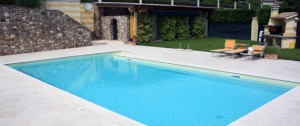 Acquafertpool piscina privata a skimmer con impianto filtrazione a sale e cloro